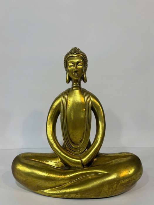 Meditating buddha statue